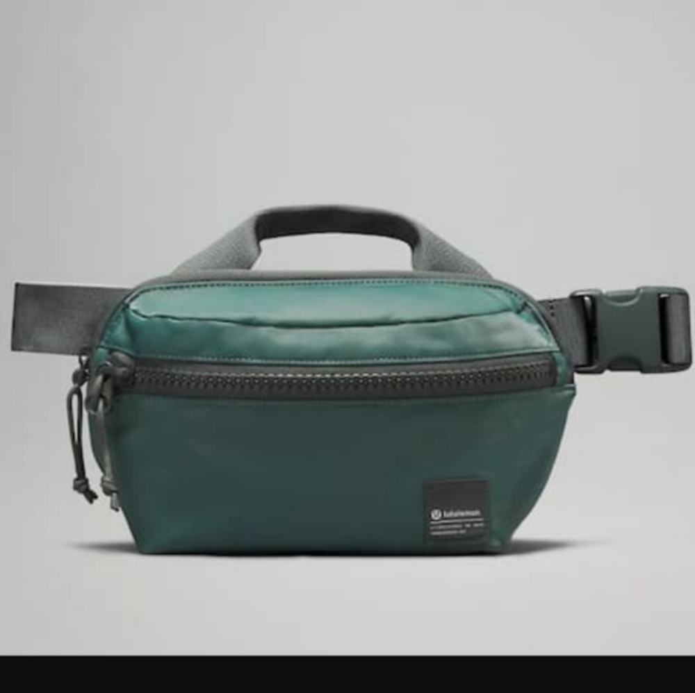 NWOT Lululemon Day Essentials Belt Bag 2.5L *Rare Color*